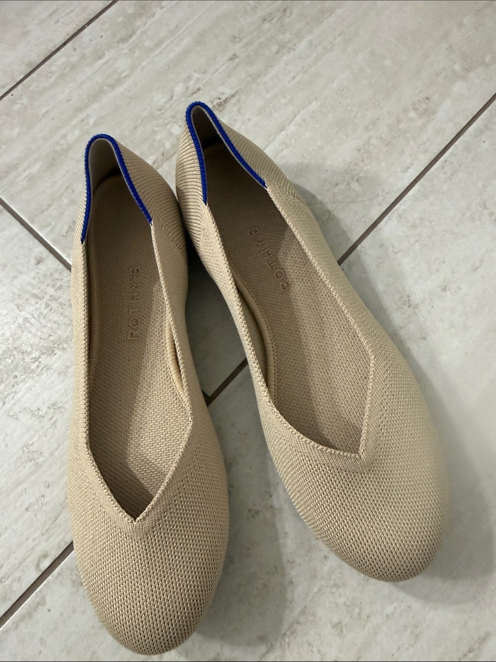 Rothy's Beige Knit Flats with Blue Trim ..new.
Size 9.5M .. authentic